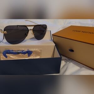 Authentic Louis Vuitton Ash Sunglasses
